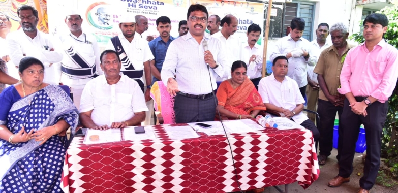 కంకిపాడులో జరిగిన స్వచ్ఛ భారత్ లో పాల్గొన్న కలెక్టర్